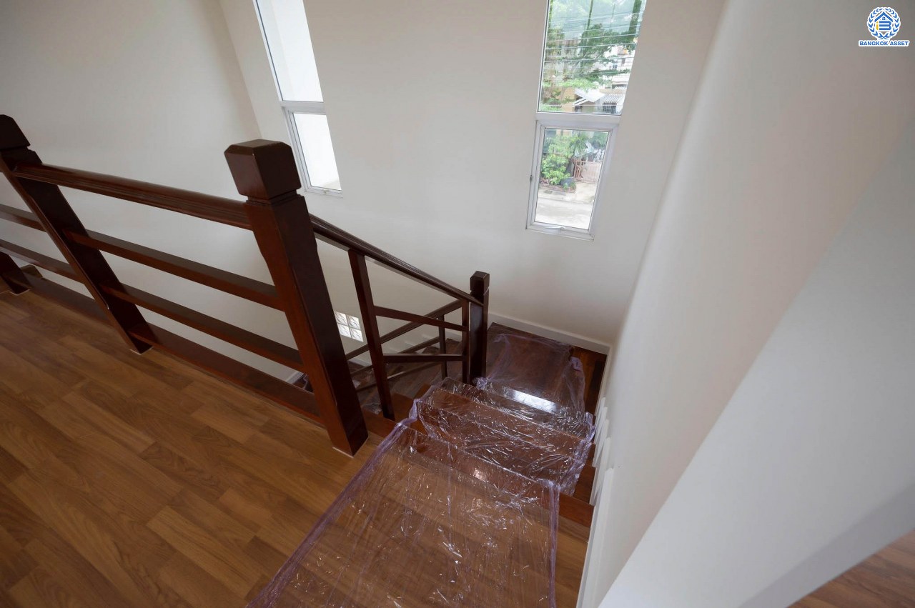 บ้านมือสองตกแต่งใหม่ โครงการ อนันตธารา ทวีวัฒนา เนื้อที่ 61.6 ตร.ว. พื้นที่ใช้สอย 190.96 ตร.ม. ฟังก์ชันจัดเต็ม 3 ห้องนอน 3 ห้องน้ำ จอดรถได้ 2 คัน ตอบโจทย์ทุกการเดินทาง บนทำเลศักยภาพ ติดถนนบรมราชชนนี เชื่อมต่อทางคู่ขนานลอยฟ้า ใกล้รถไฟฟ้าสายสีน้ำเงิน "สถานีบางพลัด"